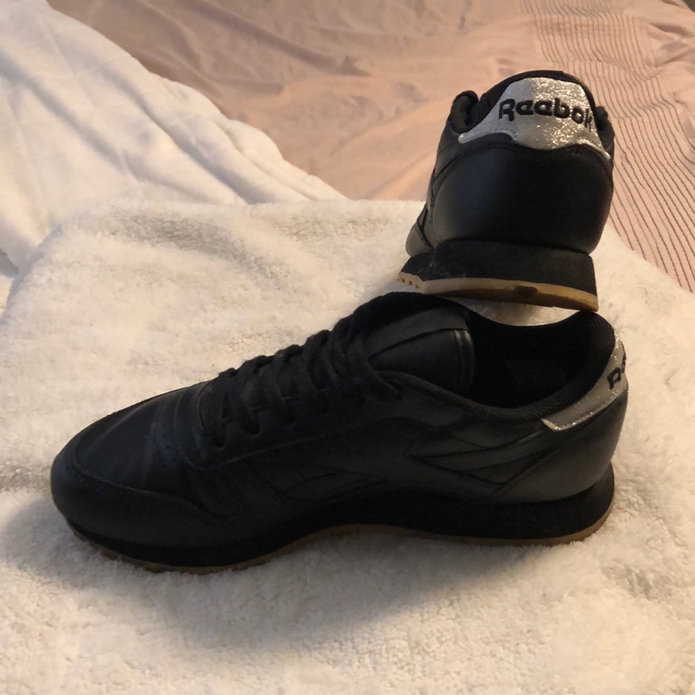 All black womens Reebok